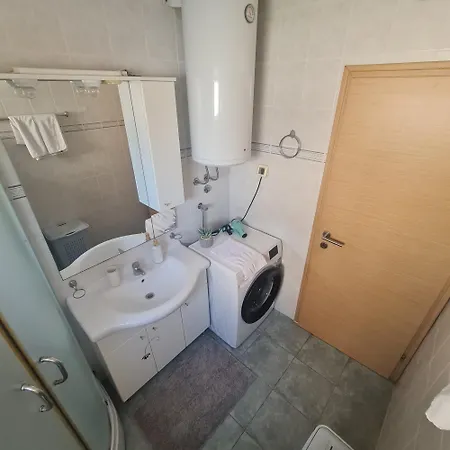 Elena With Free Parking And Terrace 아파트 자다르