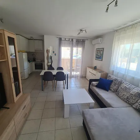 Elena With Free Parking And Terrace 아파트 *