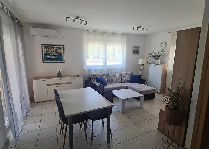 Elena With Free Parking And Terrace Zadar