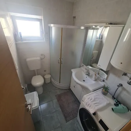 Elena With Free Parking And Terrace * 자다르