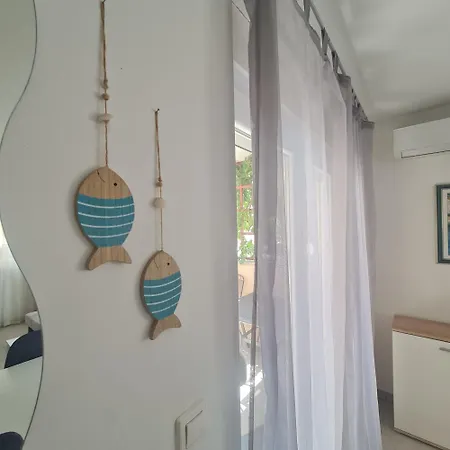 아파트 Elena With Free Parking And Terrace 자다르