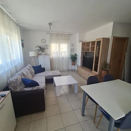 Elena With Free Parking And Terrace Apartmán